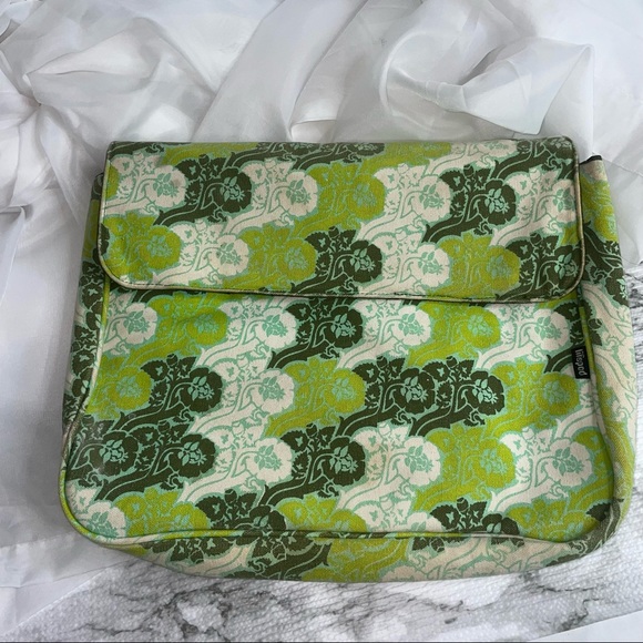 Lifepod Green Floral Print Laptop Case - Picture 1 of 6